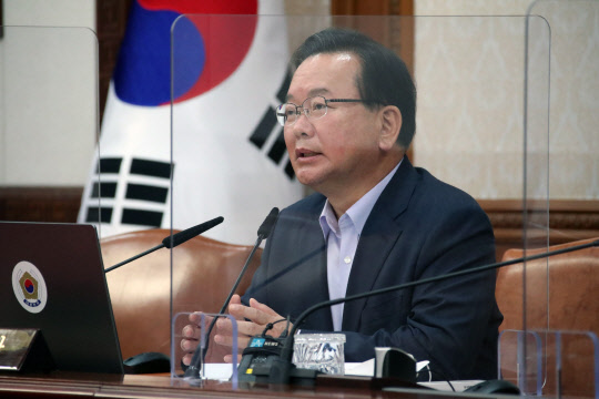 2일 김부겸 국무총리가 정부서울청사에서 열린 국무회의를 주재하고 있다. 연합뉴스.
